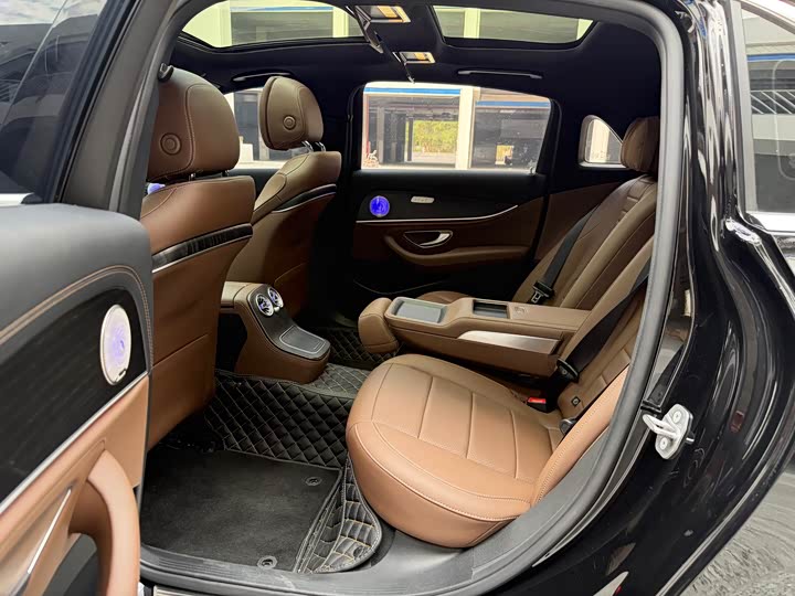 Фото 9 - Mercedes-Benz E-Class