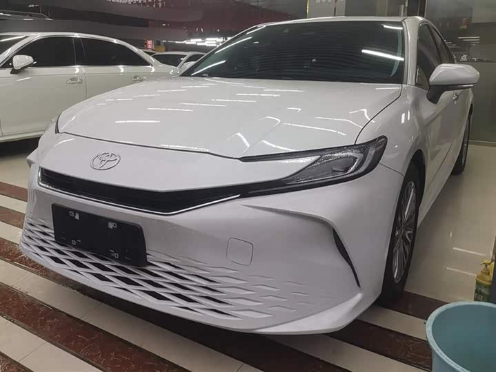 Фото 1 - Toyota Camry