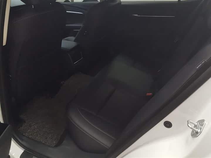 Фото 11 - Toyota Camry