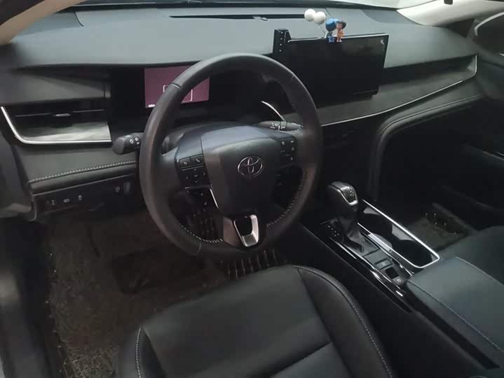 Фото 12 - Toyota Camry