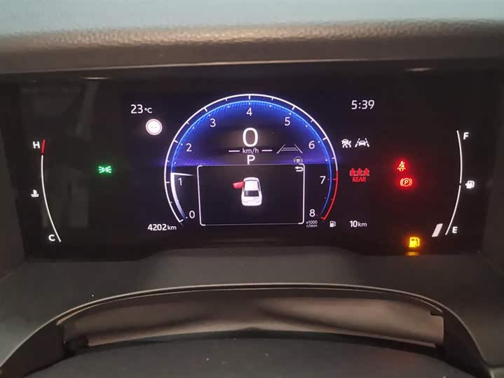 Фото 14 - Toyota Camry