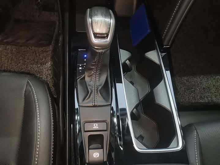 Фото 16 - Toyota Camry