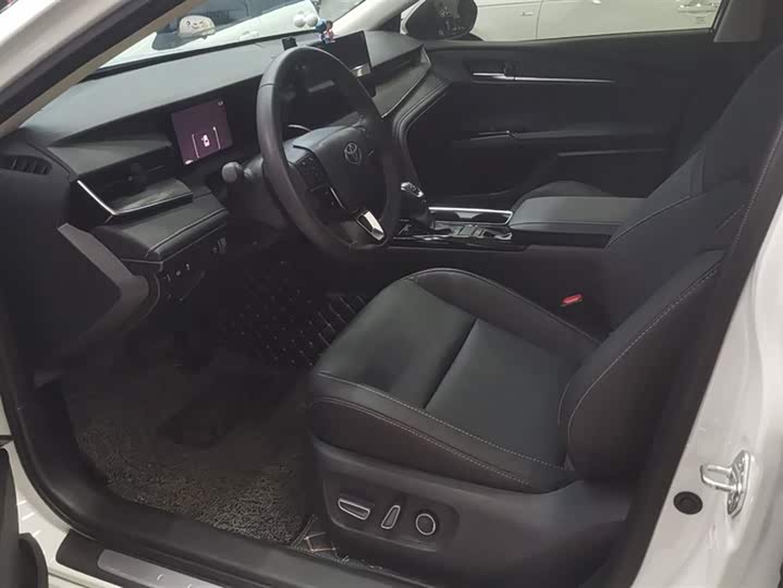 Фото 9 - Toyota Camry