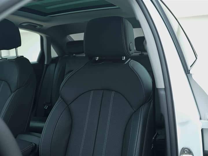 Фото 13 - Audi A4L