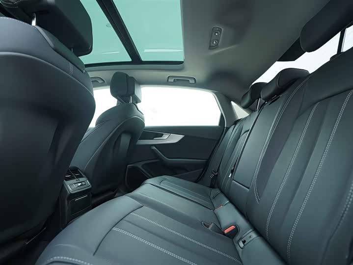 Фото 21 - Audi A4L