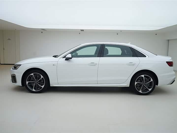 Фото 3 - Audi A4L