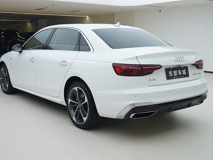 Фото 4 - Audi A4L