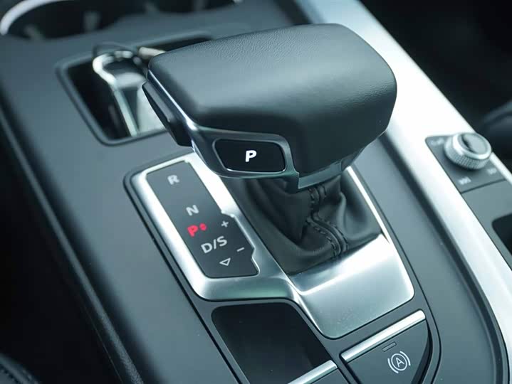 Фото 9 - Audi A4L