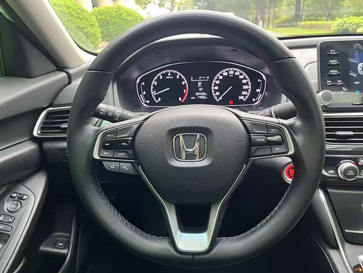 Фото 11 - Honda Inspire