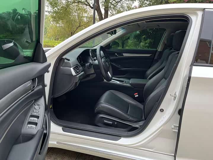 Фото 14 - Honda Inspire