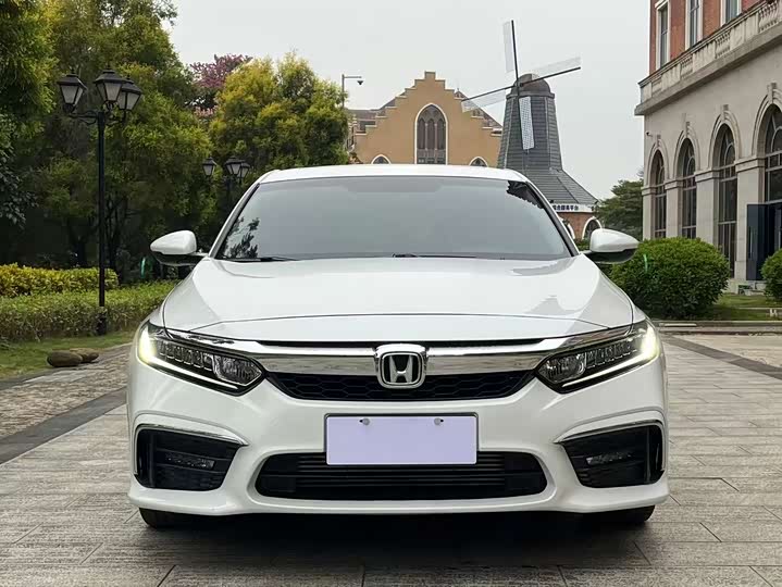 Фото 2 - Honda Inspire