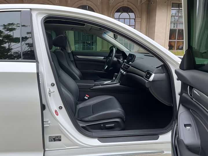 Фото 21 - Honda Inspire