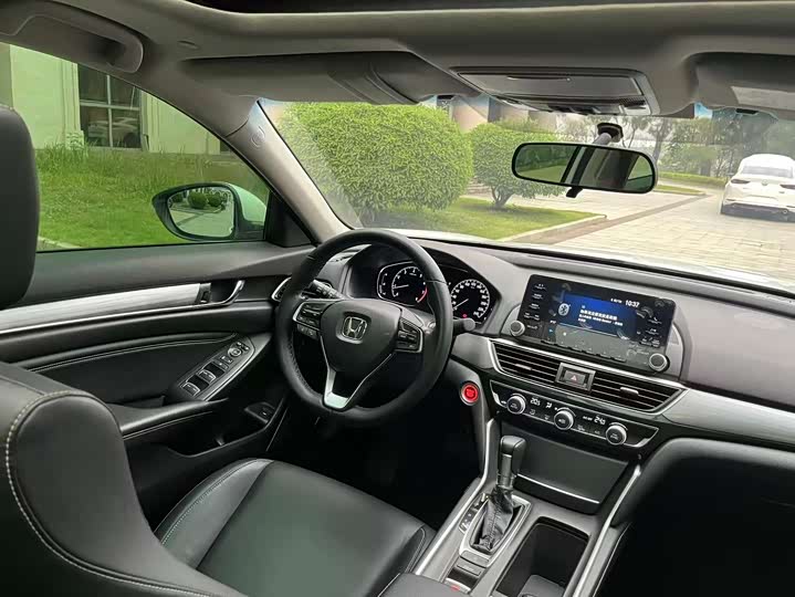 Фото 24 - Honda Inspire