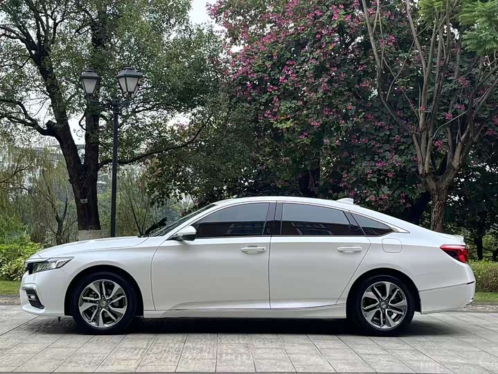 Фото 4 - Honda Inspire