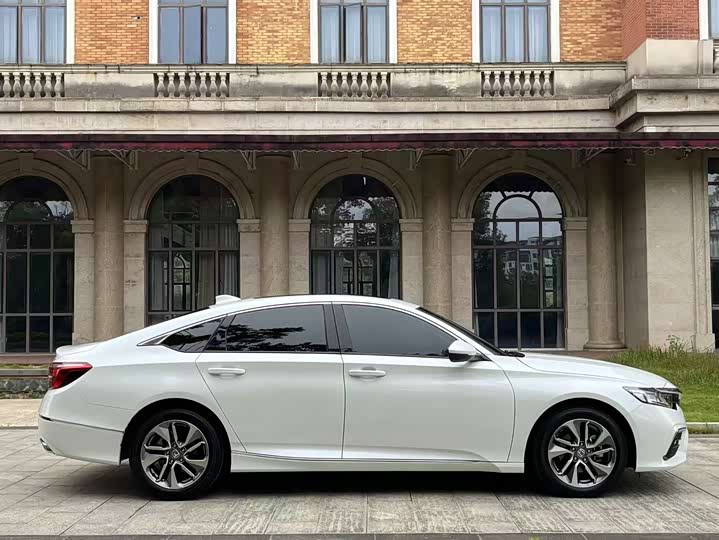 Фото 5 - Honda Inspire