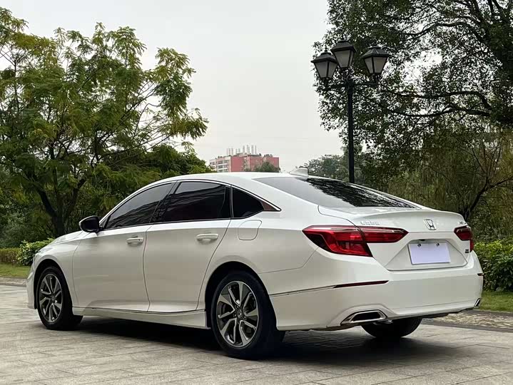 Фото 6 - Honda Inspire