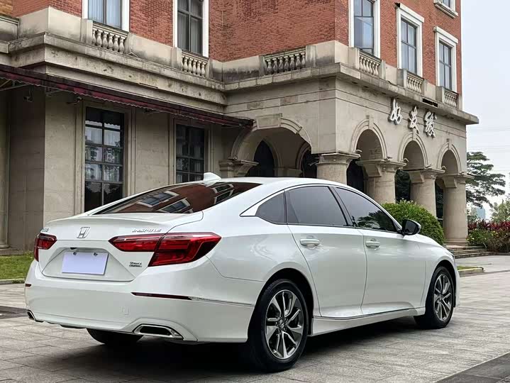 Фото 8 - Honda Inspire