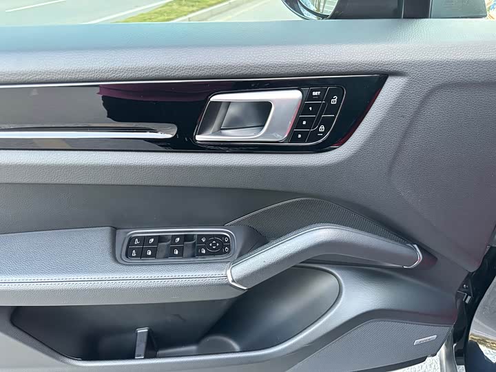 Фото 23 - Porsche Cayenne