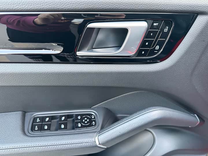 Фото 24 - Porsche Cayenne