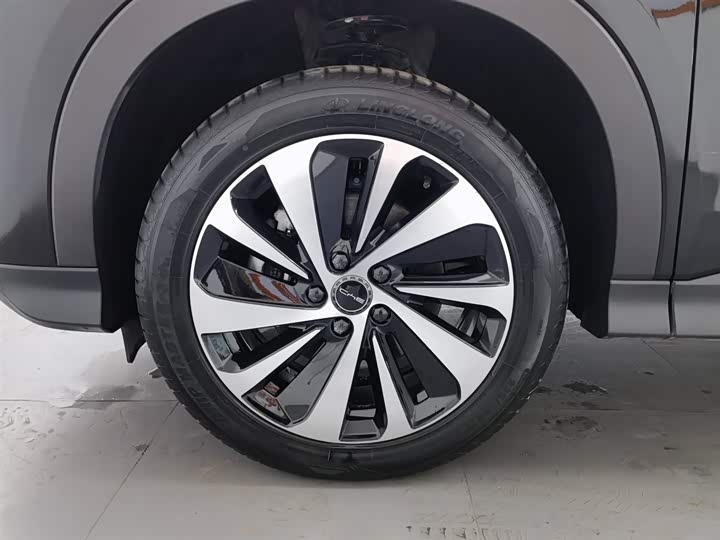 Фото 17 - BYD Song Plus Hybrid/EV