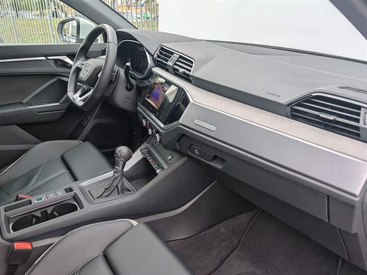 Фото 18 - Audi Q3