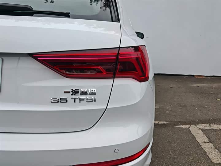 Фото 8 - Audi Q3