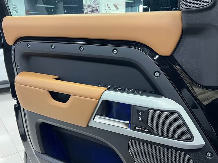 Фото 11 - Land Rover Defender