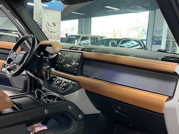 Фото 16 - Land Rover Defender