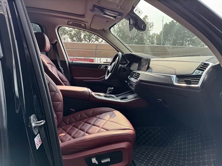 Фото 19 - BMW X5