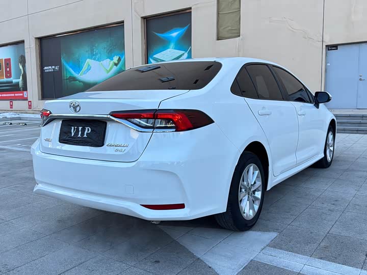 Фото 21 - Toyota Corolla