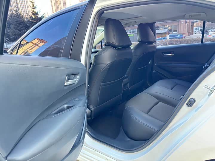 Фото 23 - Toyota Corolla