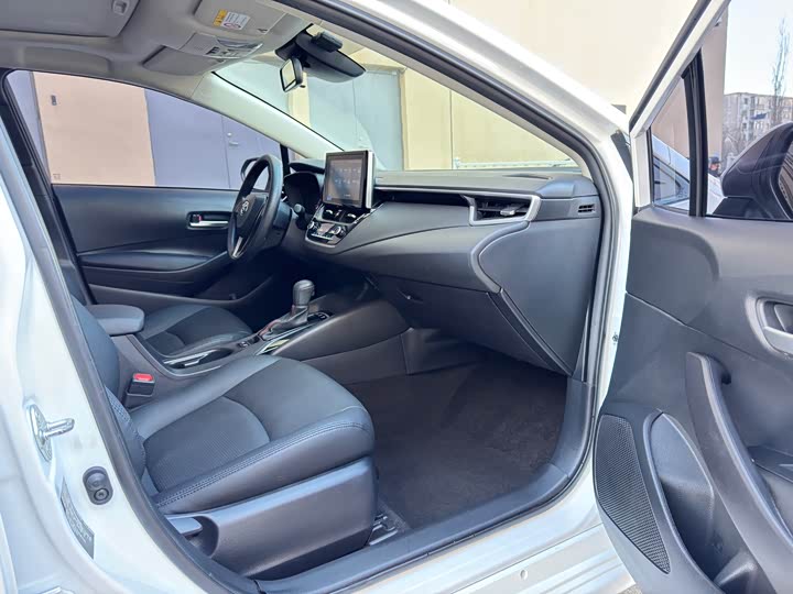 Фото 25 - Toyota Corolla