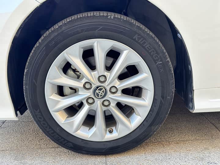 Фото 31 - Toyota Corolla