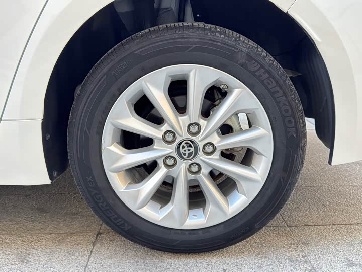 Фото 32 - Toyota Corolla