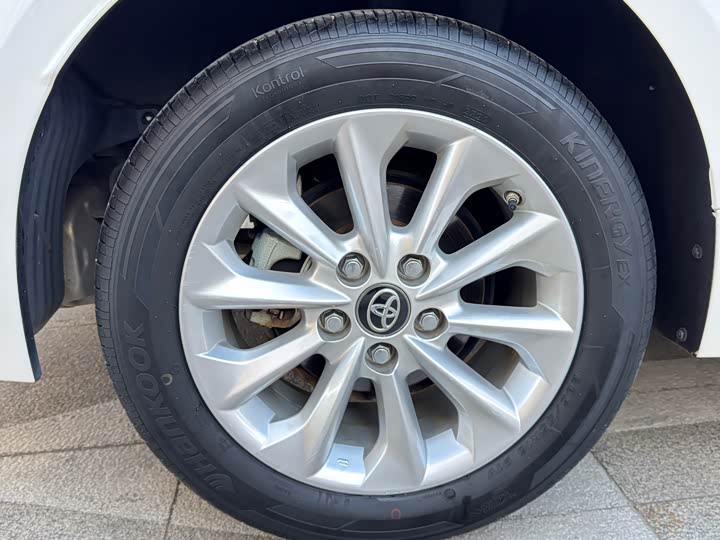 Фото 33 - Toyota Corolla