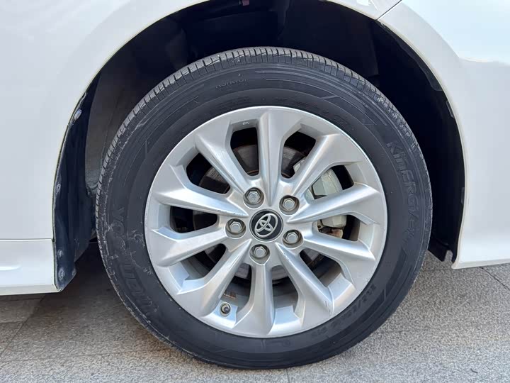 Фото 34 - Toyota Corolla