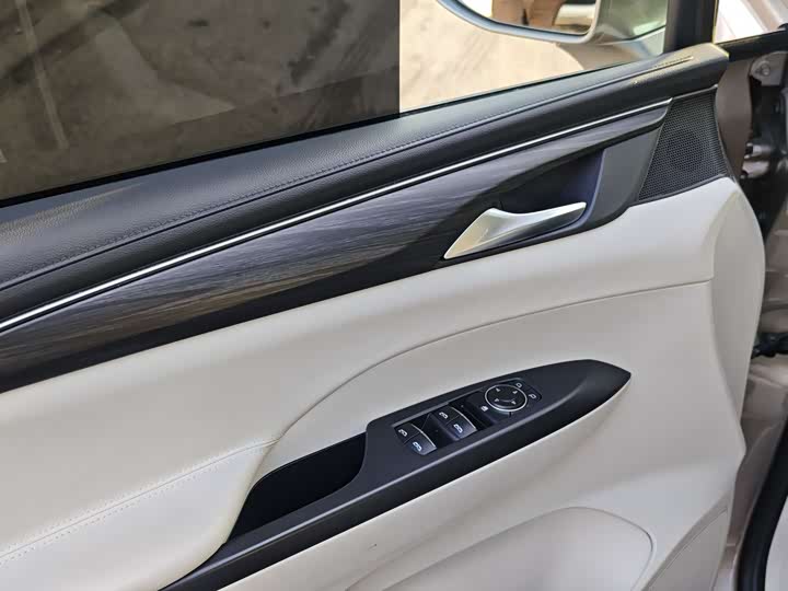 Фото 13 - Buick GL8 ES