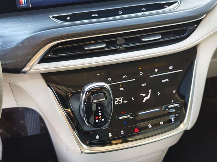 Фото 16 - Buick GL8 ES