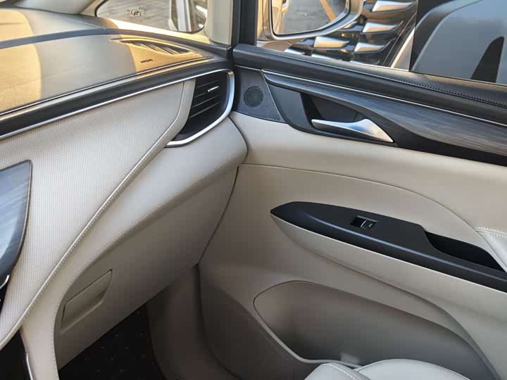 Фото 20 - Buick GL8 ES