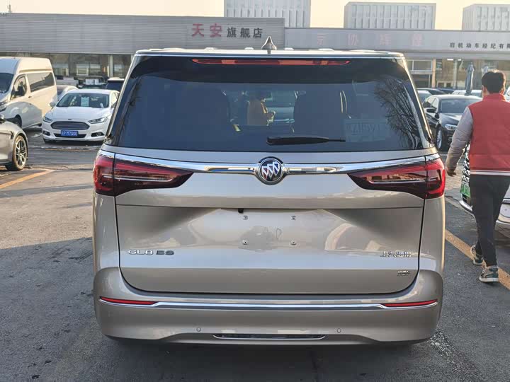 Фото 3 - Buick GL8 ES