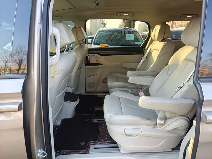 Фото 8 - Buick GL8 ES