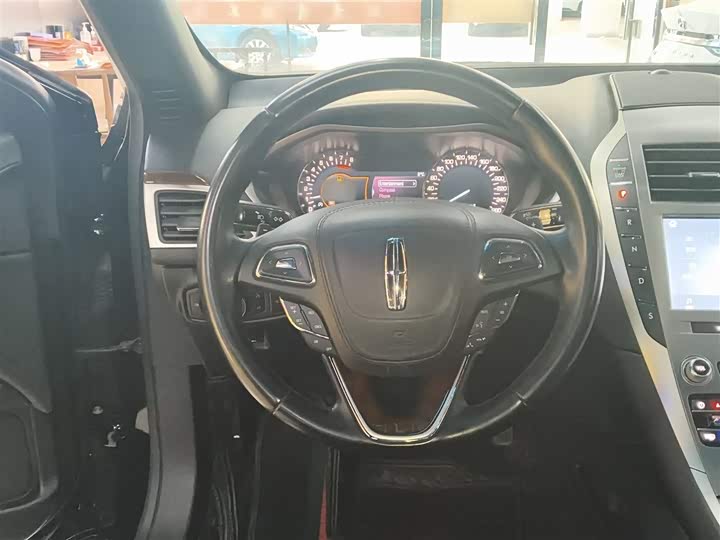 Фото 11 - Lincoln MKZ