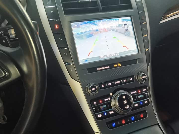 Фото 13 - Lincoln MKZ