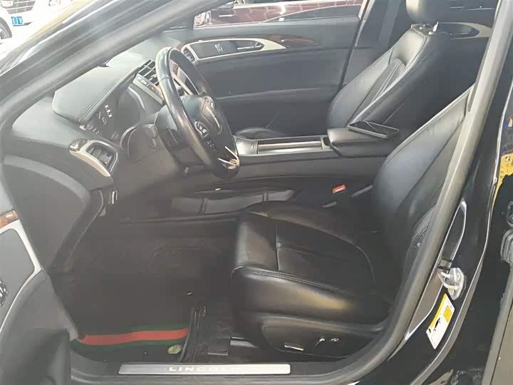 Фото 15 - Lincoln MKZ