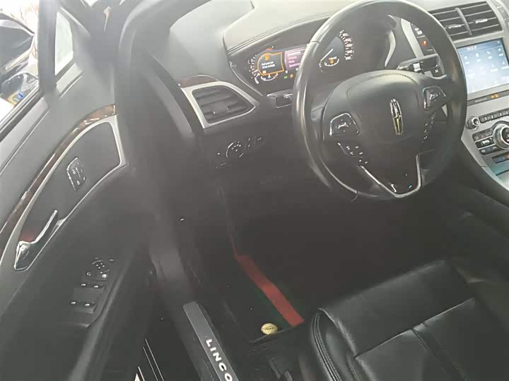 Фото 16 - Lincoln MKZ