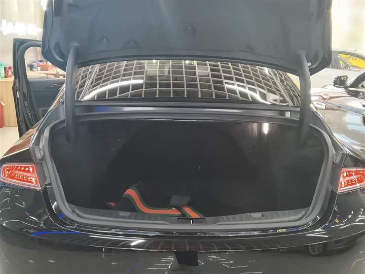 Фото 19 - Lincoln MKZ