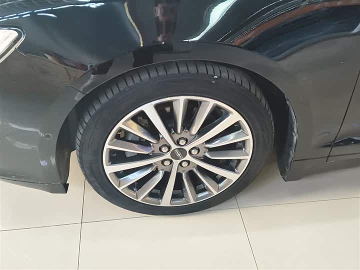 Фото 23 - Lincoln MKZ