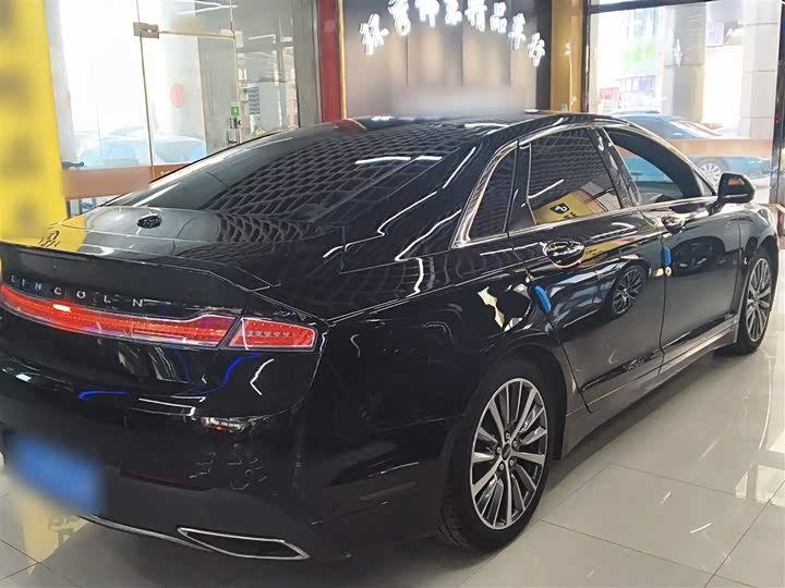Фото 7 - Lincoln MKZ