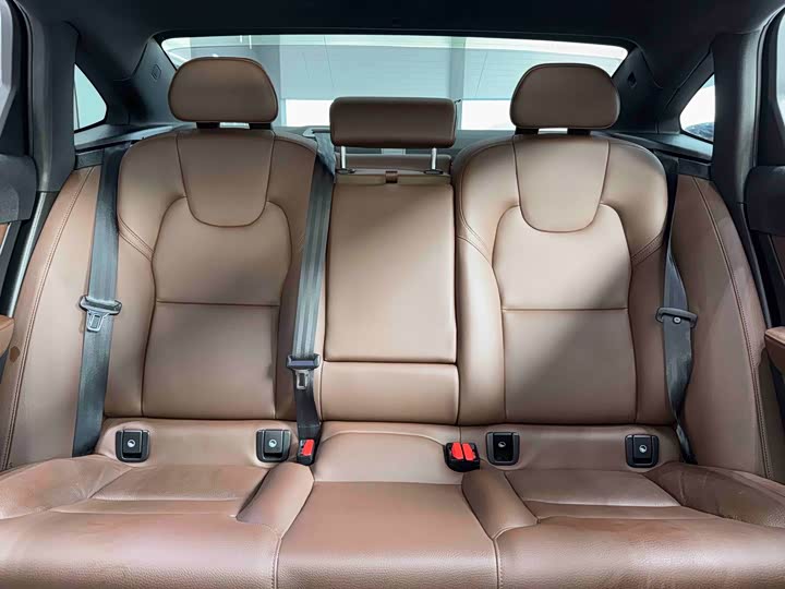 Фото 6 - Volvo S90