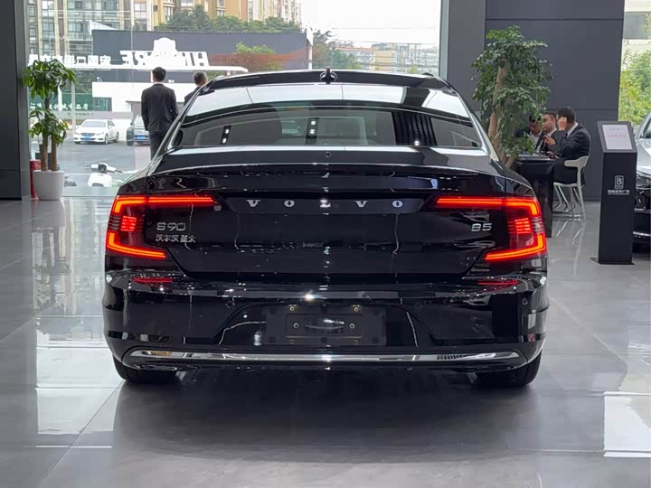 Фото 8 - Volvo S90